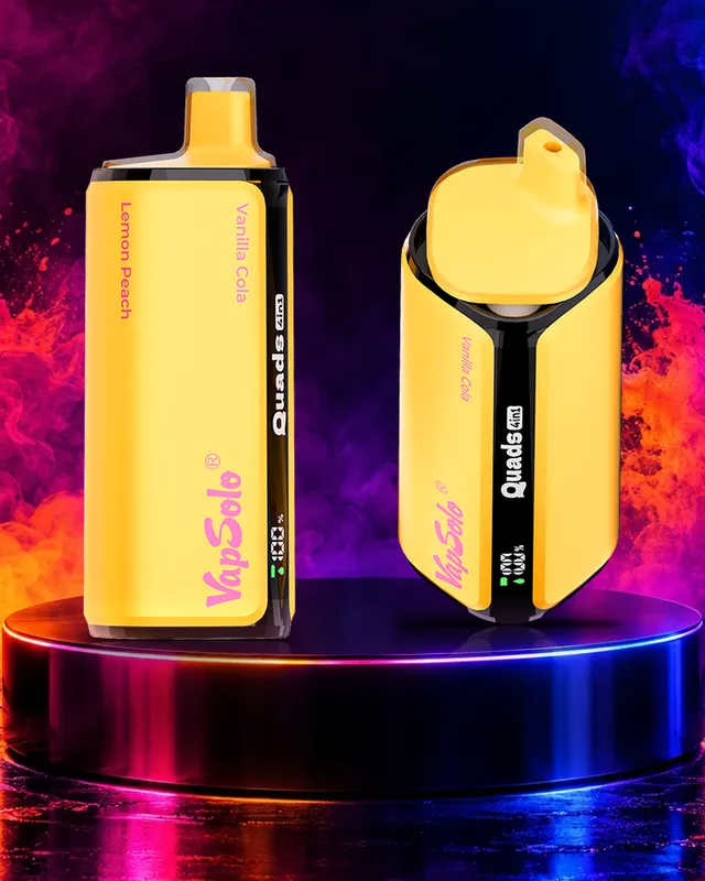 VapSolo Quads 80K con los sabores Vanilla Cola, Lemon Peach, Strawberry Raspberry Cherry Ice, Grape Ice sobre un podio