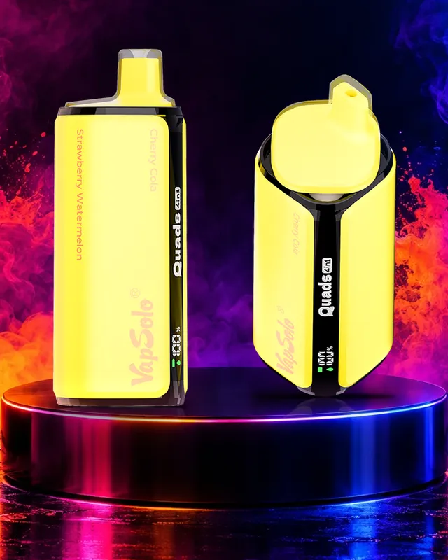 VapSolo Quads 80K con los sabores Cherry Cola, Strawberry Watermelon, Grapefruit Refresher, Juicy Peach Ice sobre un podio
